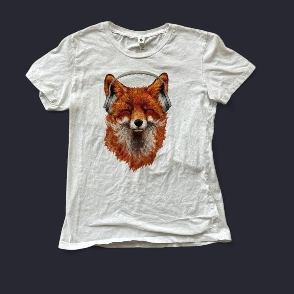 white tshirt with fox wearing headphones